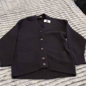 Beautiful black GAP cardigan NWT size XS